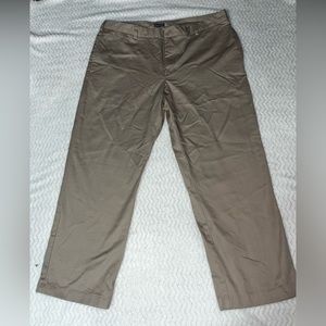 Van Heusen Classic Men’s khaki pant size 40x30